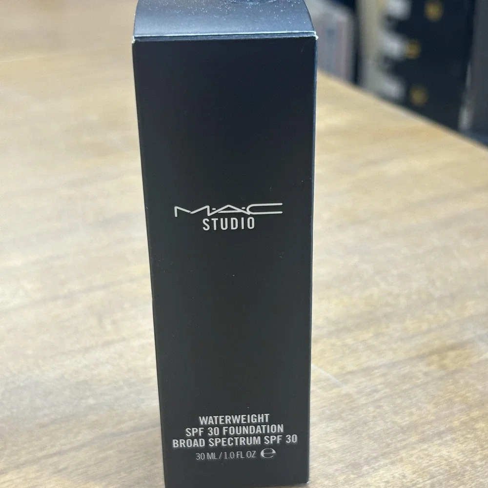 MAC Studio Waterweight Foundation NC50 1oz 30ml SPF 30 Broad Spectrum Makeup
